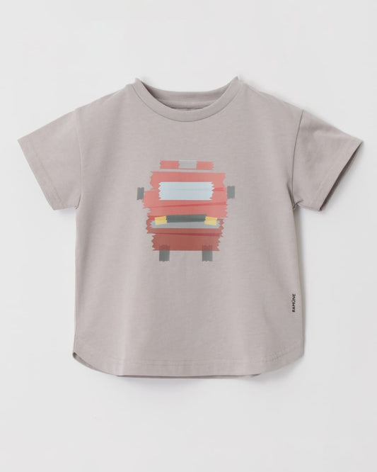 消防車柄キッズTシャツ グレー(TAPE CAR FIRE TRUCK) 正面|RAMÜNE